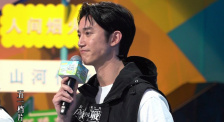 周润发表示：“今日天公作美，好 蔡卓妍参加马拉松 透露常被男友强迫锻炼身体 2011-02-21 一年一度的“渣打马拉松”于20日凌晨五点举行，以维园作为终点站。